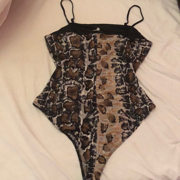 Super Cute Leopard Sequined Bodysuit - Picture 5 of 6